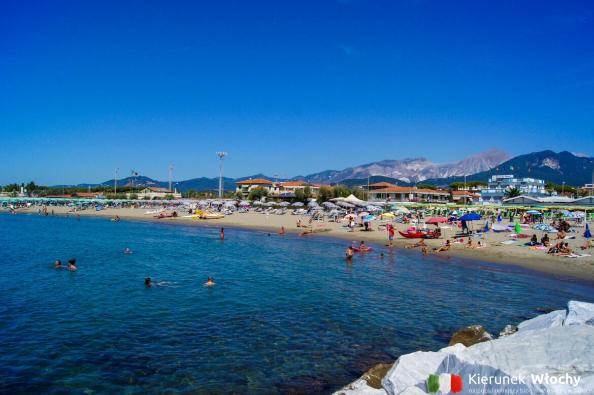 Marina di Massa, wybrzeże Toskanii, Włochy (fot. Łukasz Ropczyński, kierunekwlochy.pl)