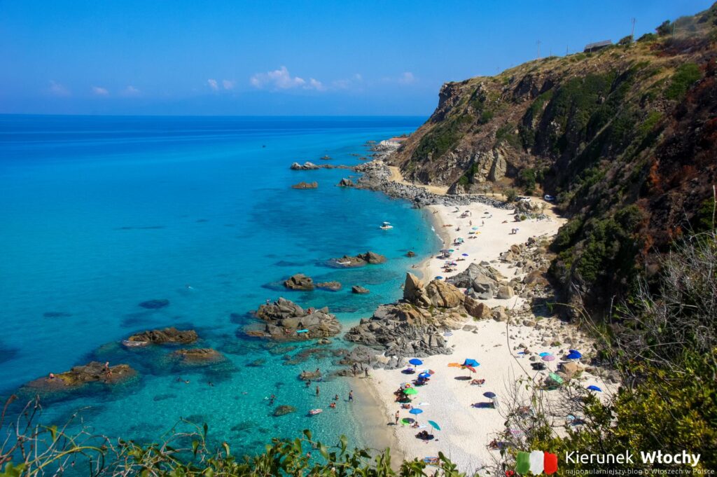 Gdzie jechać na wakacje do Włoch? Na zdjęciu Kalabria, plaża w Marina di Zambrone (fot. Łukasz Ropczyński, kierunekwlochy.pl)