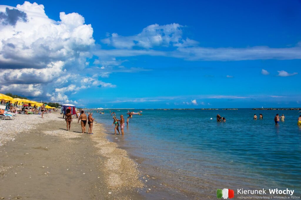 plaża na Girasole Eco Family Village - kemping nad Adriatykiem (fot. Łukasz Ropczyński, kierunekwlochy.pl)