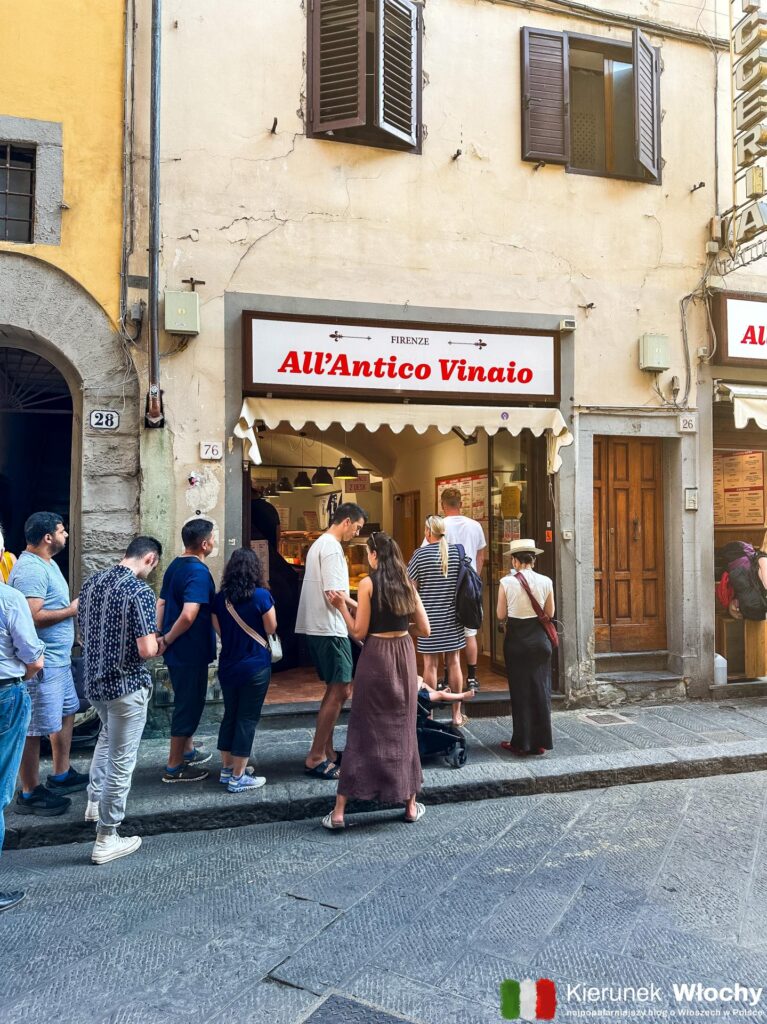 kolejka do All'Antico Vinaio, Via dei Neri 65r, Florencja (fot. Łukasz Ropczyński, kierunekwlochy.pl)