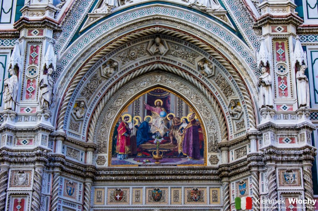 starannie wykonane detale na fasadzie katedry Santa Maria del Fiore, Florencja, Toskania, Włochy (fot. Łukasz Ropczyński, kierunekwlochy.pl)