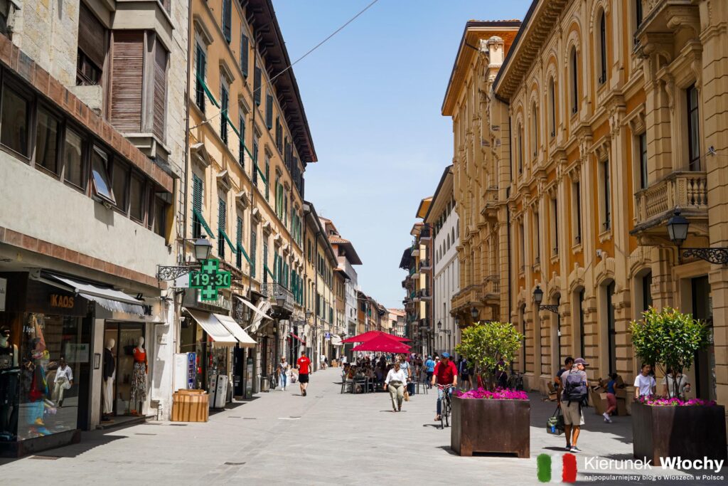 główna ulica handlowa Corso Italia, Piza, Toskania, Włochy (fot. Łukasz Ropczyński, kierunekwlochy.pl)