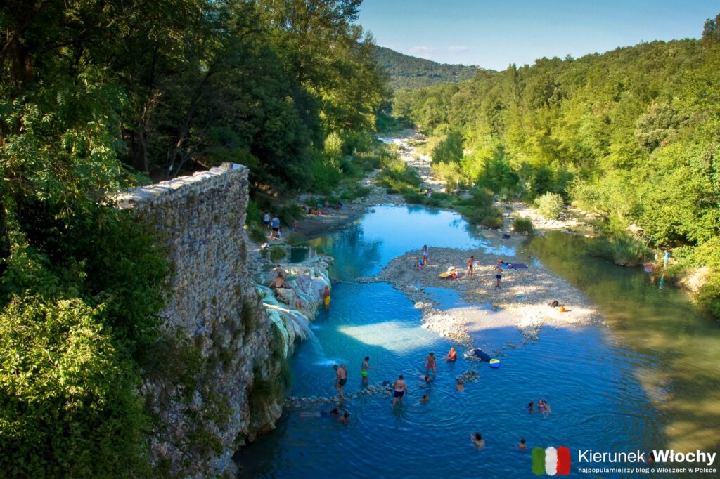 źródło termalne w Bagni di Petriolo, Toskania, Włochy (fot. Łukasz Ropczyński, kierunekwlochy.pl)