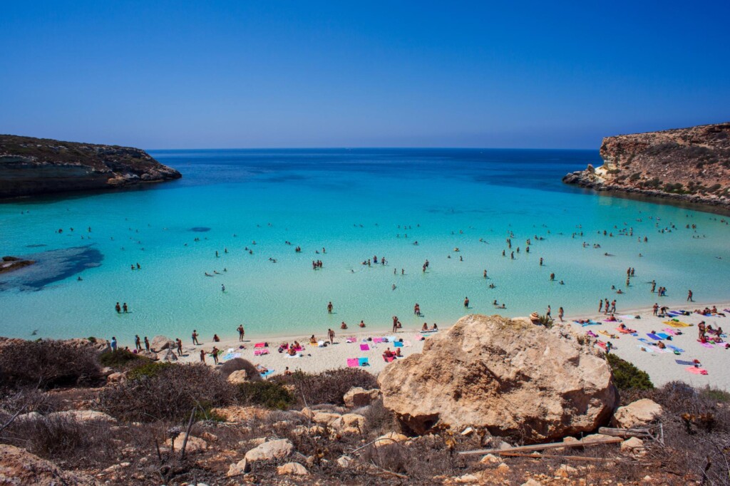 Spiaggia dei Conigli na wyspie Lampedusa koło Sycylii, najpiękniejsze plaże Sycylii (fot. Giuseppe Anello / depositphotos.com)