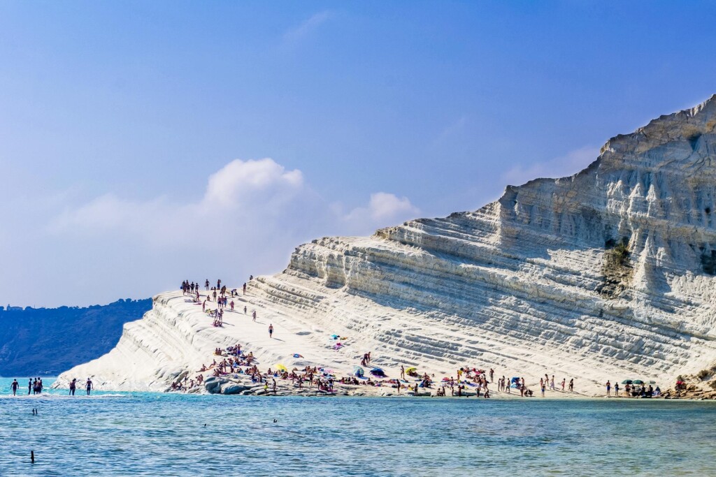 plaża Scala dei Turchi zawsze zajmuje wysokie miejsca w rankinach na najpiękniejsze plaże Sycylii