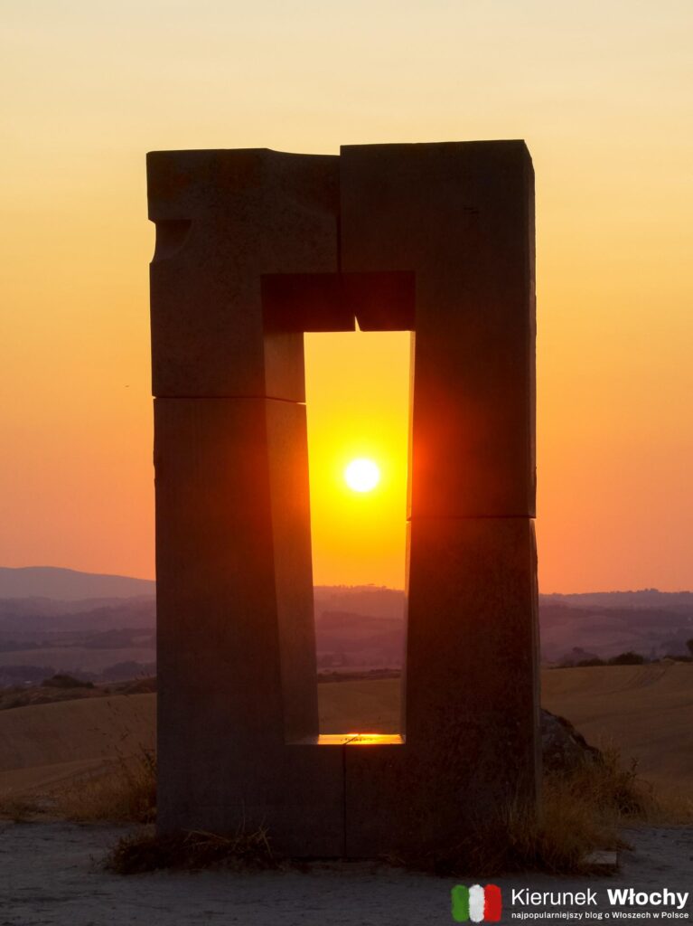Monument Site Transitoire w okolicy Asciano, Toskania, Włochy (fot. Łukasz Ropczyński, kierunekwlochy.pl)