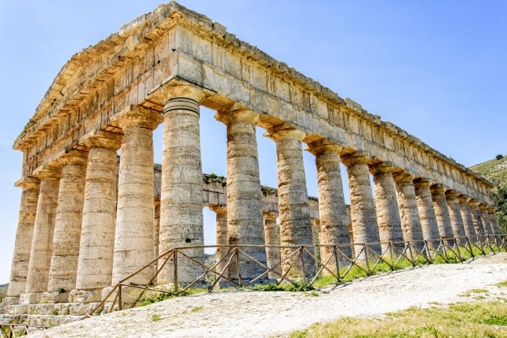 Park Archeologiczny Segesta położony jest godzinę drogi od Palermo, Sycylia, Włochy