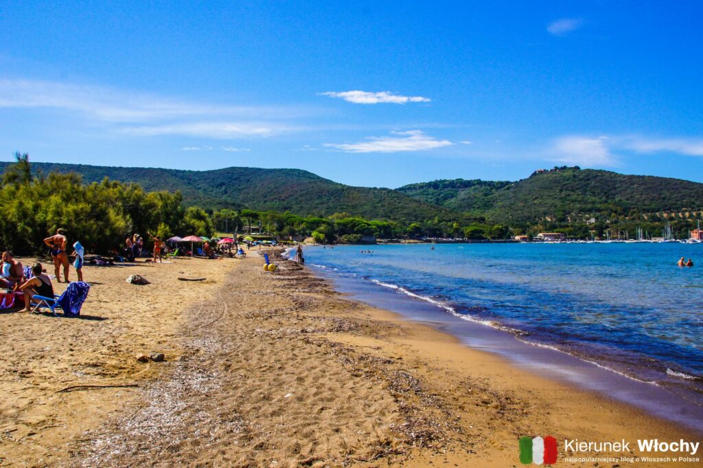 Zatoka Baratti to jedna z najładniejszych plaż na Costa degli Etruschi, Toskania, Włochy (fot. Łukasz Ropczyński, kierunekwlochy.pl)