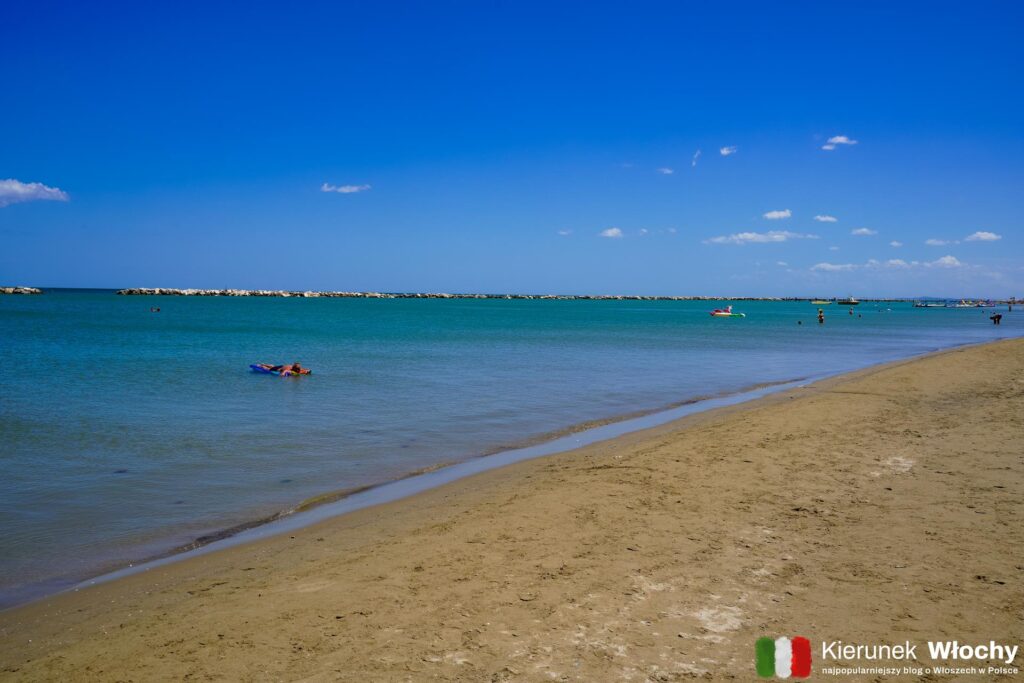 miejska plaża w Gatteo a Mare, wybrzeże Adriatyku, Emilia-Romania, Włochy (fot. Łukasz Ropczyński, kierunekwlochy.pl)