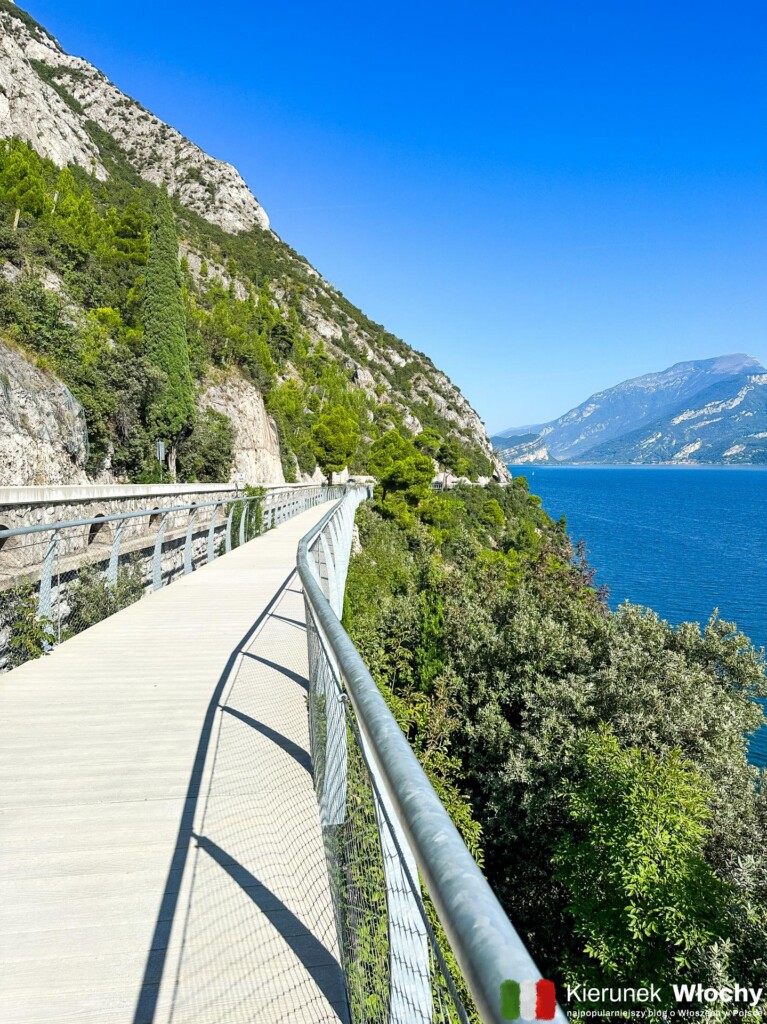 Ciclopista del Garda to prawdopodobnie najbardziej spektakularna trasa rowerowa we Włoszech (fot. Łukasz Ropczyński, kierunekwlochy.pl)