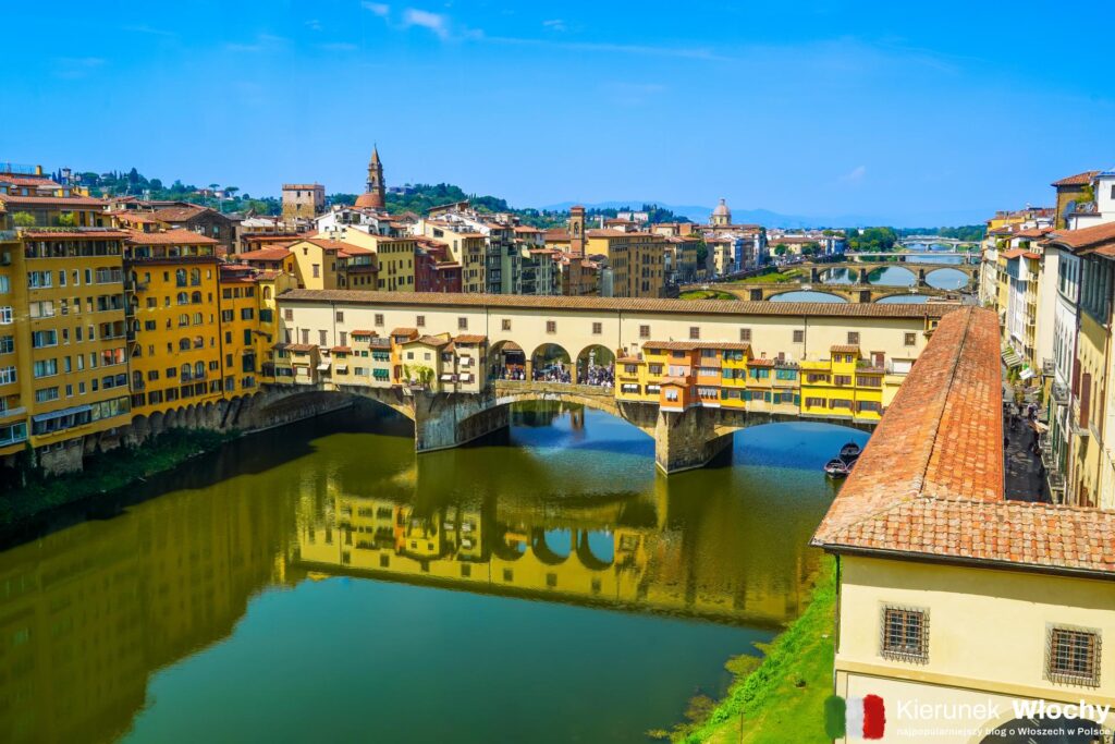widok na Ponte Vecchio z okna Gallerii degli Uffizi, Florencja, Toskania (fot. Łukasz Ropczyński, kierunekwlochy.pl)