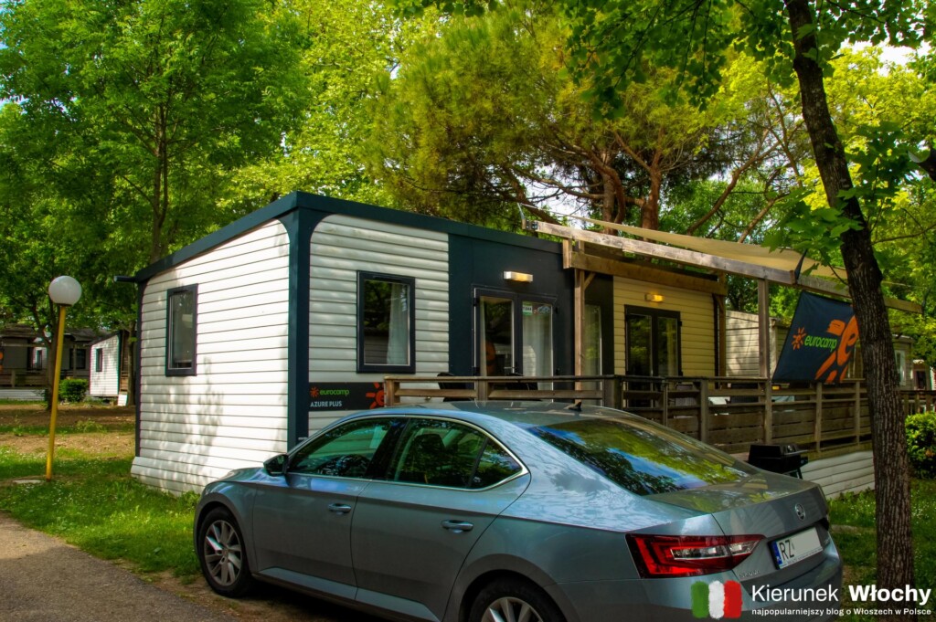 nasz domek z Eurocamp Polska na kempingu Bella Italia, noclegi nad jeziorem Garda (fot. Łukasz Ropczyński, kierunekwlochy.pl)