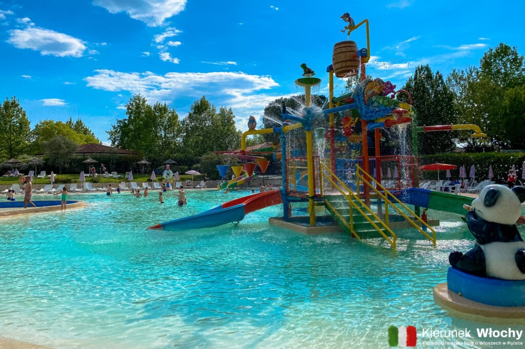 jeden z basenów na pięciogwiazdkowym kempingu Bella Italia, noclegi nad jeziorem Garda (fot. Łukasz Ropczyński, kierunekwlochy.pl)