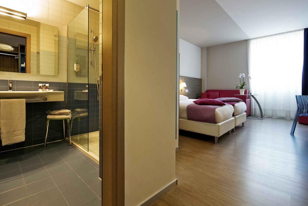 Hotel Mercure Venezia Marghera**** posiada prywatny parking naziemny oraz garaż podziemny - jest więc idealny dla osób, które do Wenecji chcą przyjechać własnym samochodem, noclegi w Wenecji oraz w Mestre