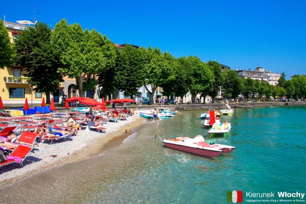 plaża w Desenzano del Garda, najpiękniejsze plaże nad jeziorem Garda (fot. Łukasz Ropczyński, kierunekwlochy.pl)