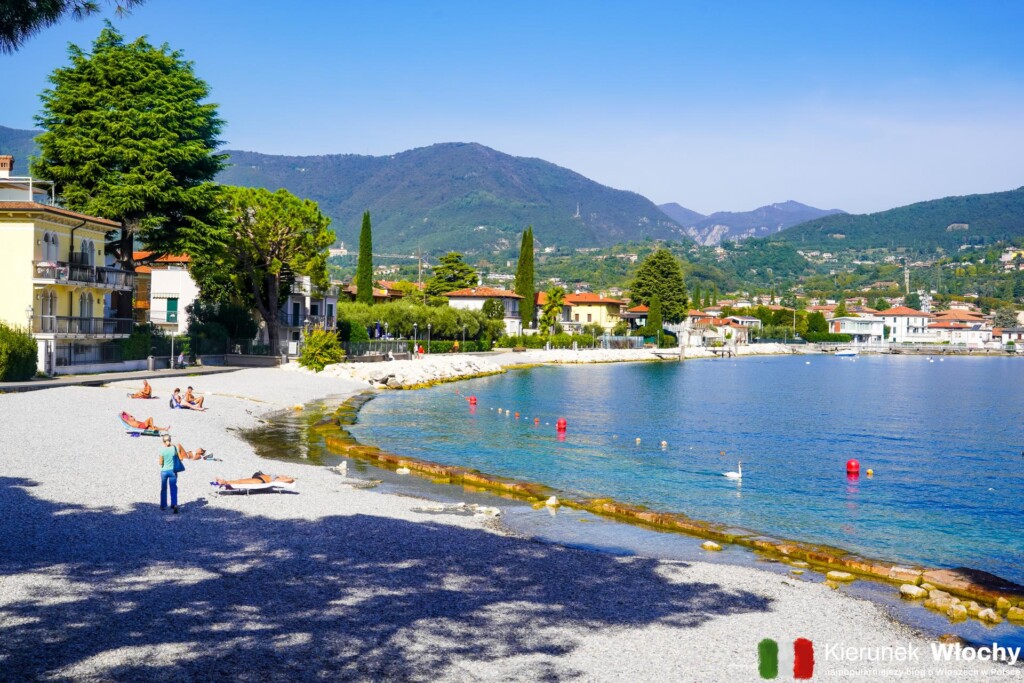 plaża w Salò nad jeziorem Garda (fot. Łukasz Ropczyński, kierunekwlochy.pl)