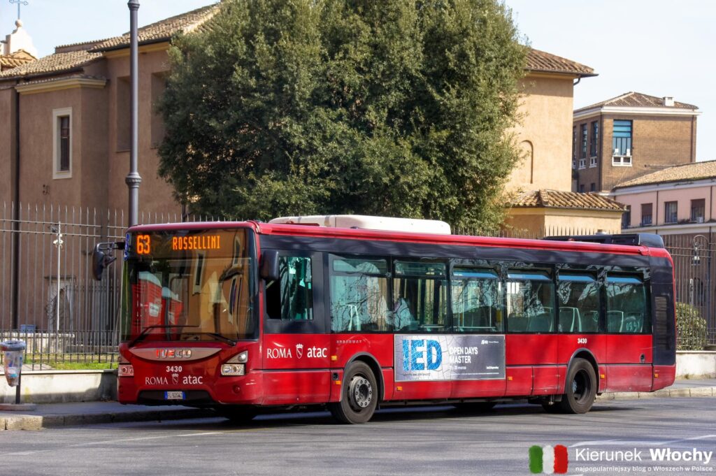 autobus komunikacji miejskiej w Rzymie (fot. Łukasz Ropczyński, kierunekwlochy.pl)