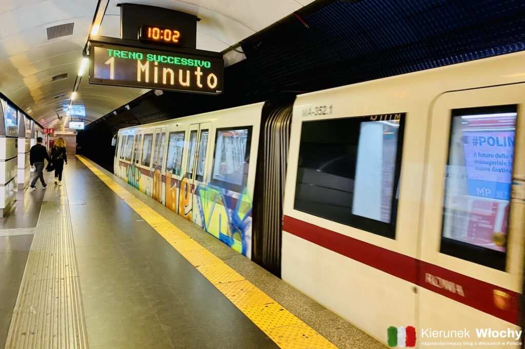 metro w Rzymie kursuje od 5:30 rano do godziny 23:30 (fot. Łukasz Ropczyński, kierunekwlochy.pl)