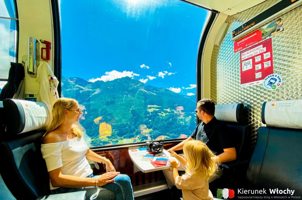 w wagonie panoramicznym Bernina Express na trasie ze szwajcarskiego St. Moritz do Tirano we Włoszech (fot. Łukasz Ropczyński, kierunekwlochy.pl)