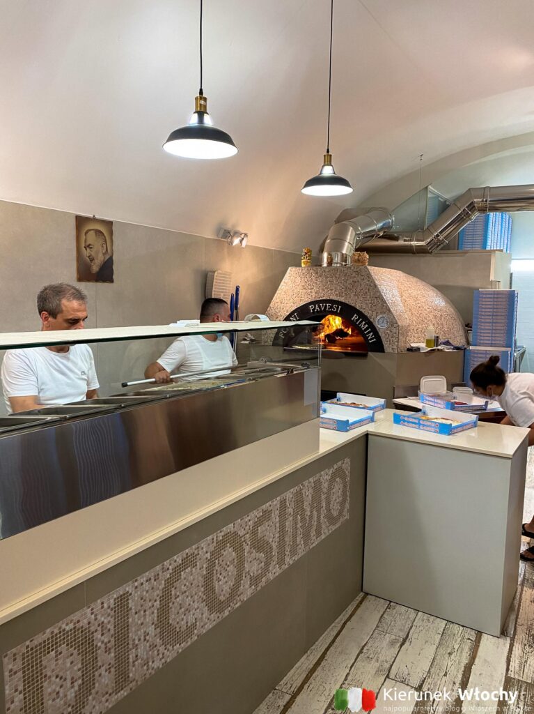 Pizzeria di Cosimo ma tylko stoliki na zewnątrz, ale koniecznie musisz tu przyjść