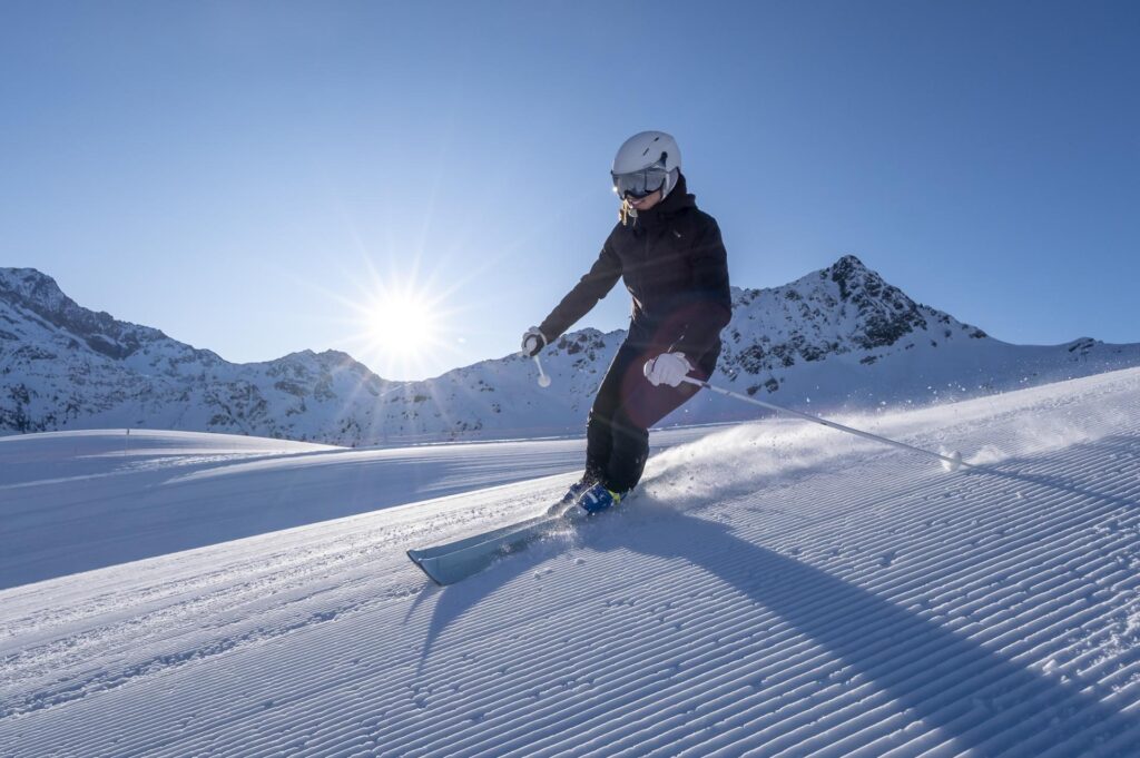 Jak przygotować się do wyjazdu na narty? Czy narty kupić czy wypożyczyć? (fot. Decathlon Polska)