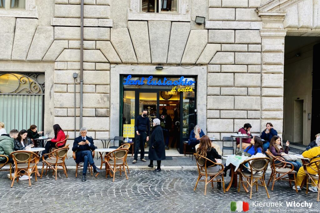 Sant' Eustachio Il Caffè znajduje się przy niewielkim placu pomiędzy Panteonem, a Piazza Navona, Rzym, Włochy (fot. Łukasz Ropczyński, kierunekwlochy.pl)