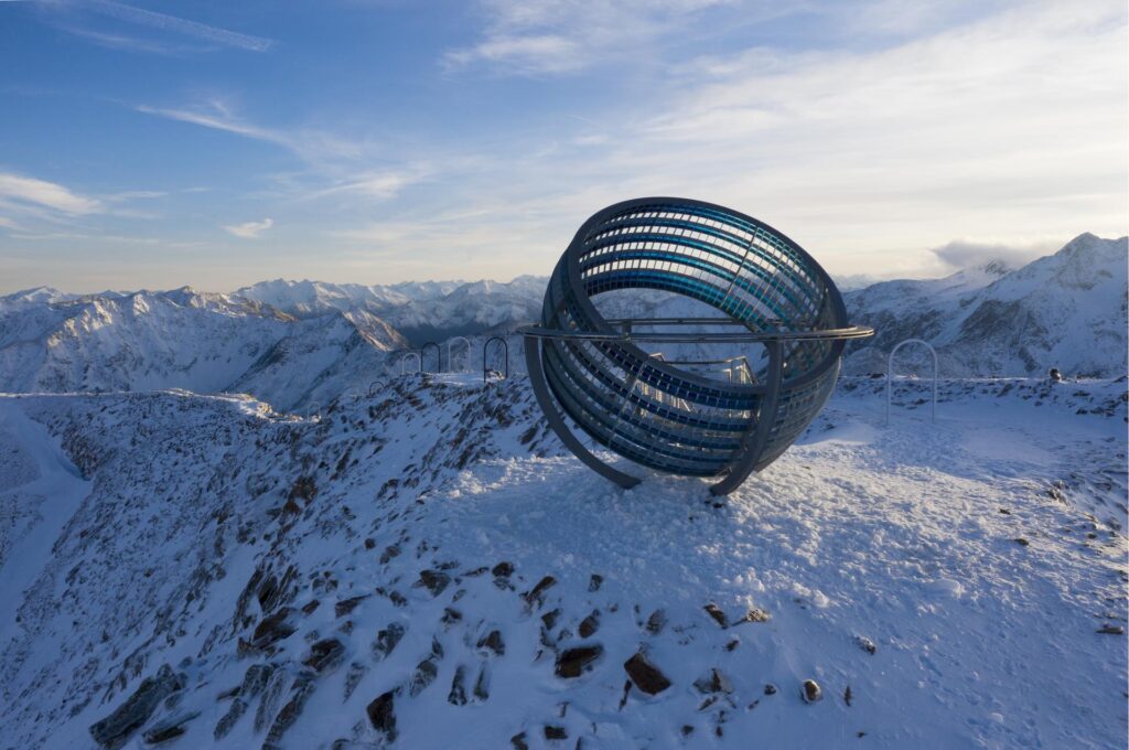 instalcja na szczycie lodowca Schnalstal, Południowy Tyrol, Włochy (fot. Oskar Da Riz, materiały prasowe IDM Südtirol)
