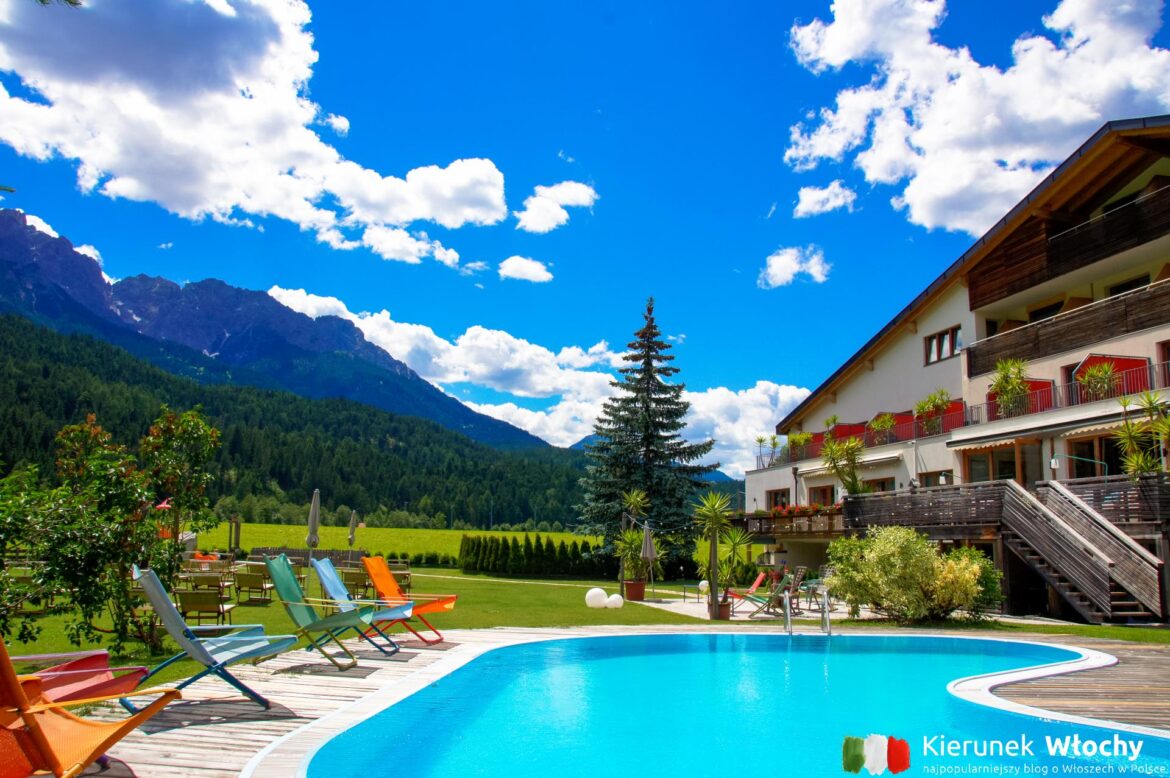 Hotele w drodze do Włoch przy autostradzie, polecane i niedrogie. Na zdjęciu Helmhotel w San Candido, kilka kilometrów od granicy włosko-austriackiej (fot. Łukasz Ropczyński, kierunekwlochy.pl)