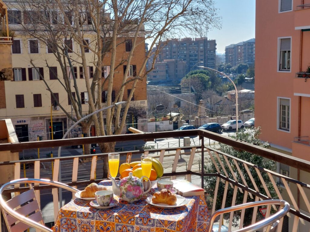 widok z balkonu w apartamencie Monteverde w Rzymie, noclegi we Włoszech u Polaków
