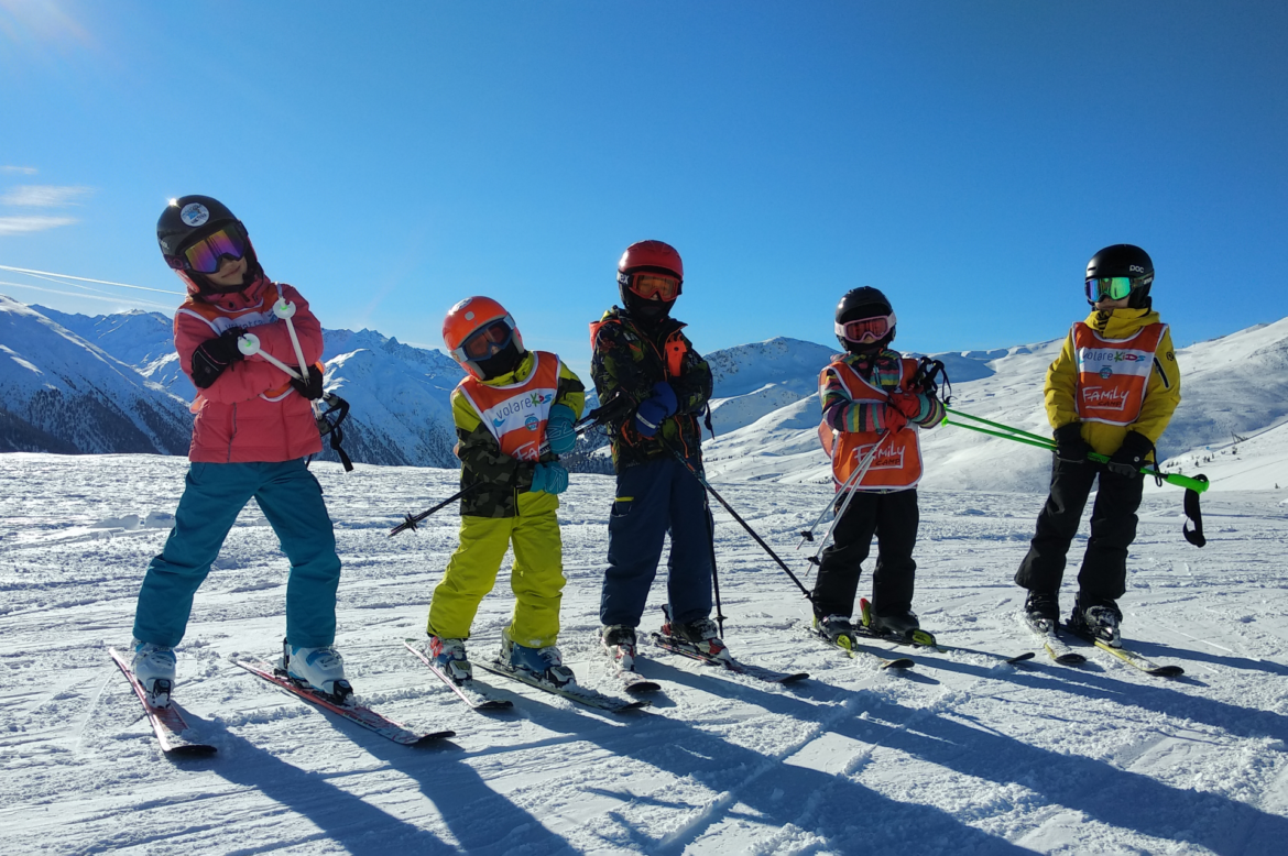 Rodzinny wyjazd we włoskie Alpy na Family Camp – hotel z wyżywieniem i zajęcia z polskimi instruktorami na stoku (fot. Volare Travel) Rodzinny wyjazd we włoskie Alpy na Family Camp – hotel z wyżywieniem i zajęcia z polskimi instruktorami na stoku (fot. Volare Travel)