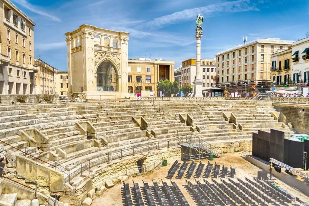 Lecce nazywane jest barokową perłą południa Włoch, z Monopoli najwygodniej dojedziesz tam pociągiem