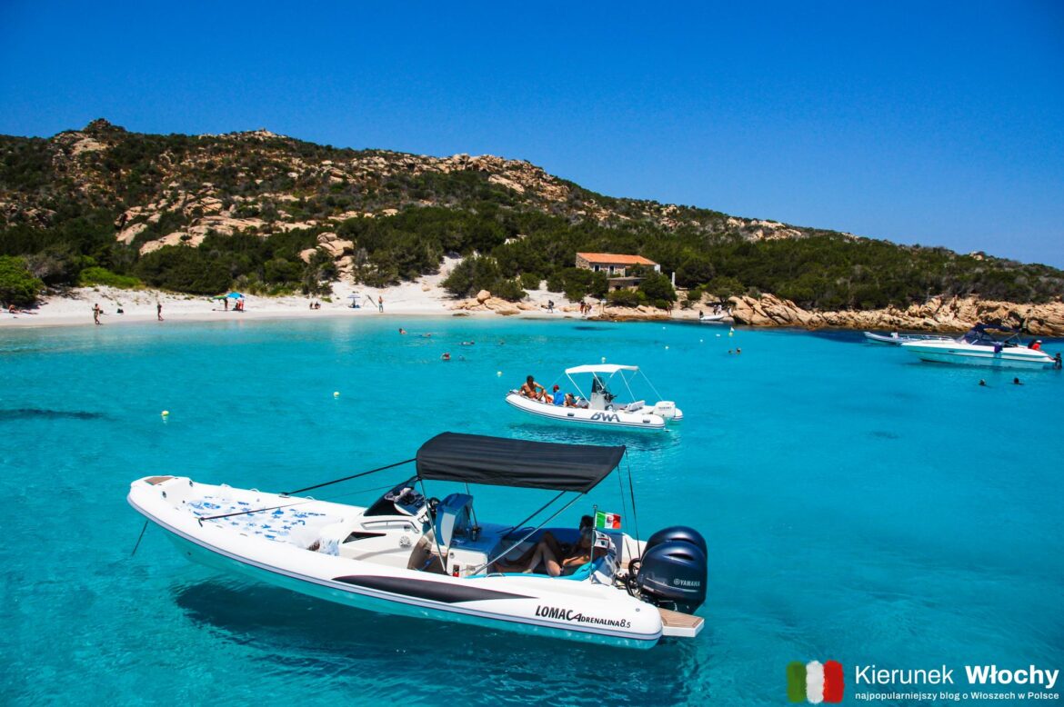 rajski archipelag La Maddalena na Sardynii – rejsy, plaże i praktyczne informacje (fot. Łukasz Ropczyński, kierunekwlochy.pl) rajski archipelag La Maddalena na Sardynii – rejsy, plaże i praktyczne informacje (fot. Łukasz Ropczyński, kierunekwlochy.pl)