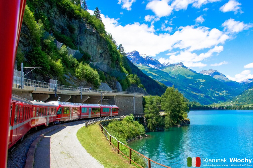 widok z pociągu regionalnego, który jeździ po tej samej trasie co Bernina Express (fot. Łukasz Ropczyński, kierunekwlochy.pl)