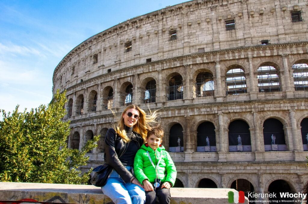 widok na Koloseum z Largo Gaetana Agnesi, Rzym, Włochy (fot. Łukasz Ropczyński, kierunekwlochy.pl)