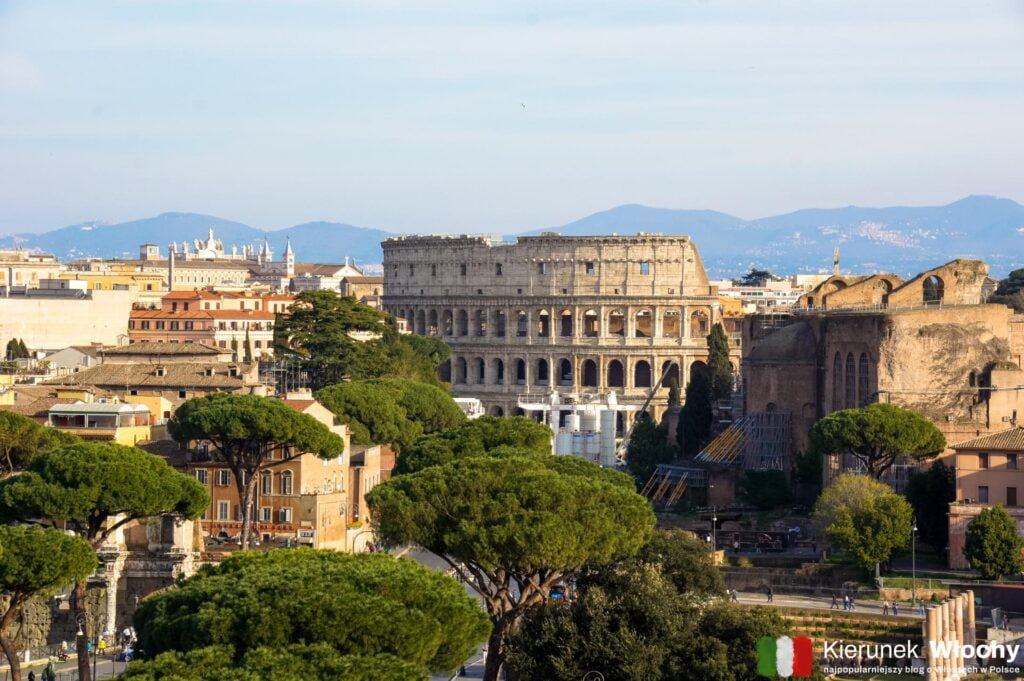widok na Koloseum z Ołtarza Ojczyzny, Rzym, Włochy (fot. Łukasz Ropczyński, kierunekwlochy.pl)