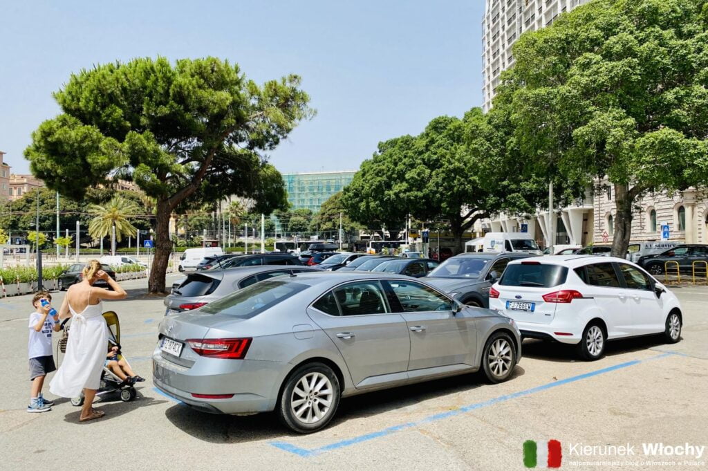 wygodne i bezpiecznie zaparkowaliśmy na Parcheggi Cagliari Centro przy Piazza Deffenu (fot. Łukasz Ropczyński, kierunekwlochy.pl)