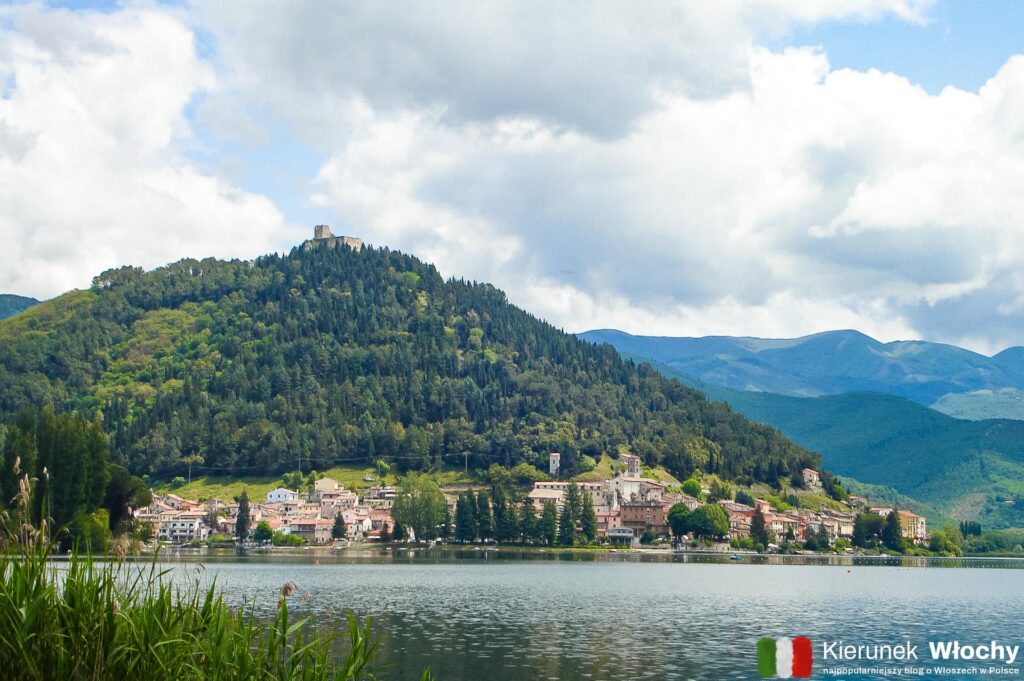 mało znane Jezioro Piediluco / Lago di Piediluco, Umbria, Włochy (fot. Łukasz Ropczyński, kierunekwlochy.pl)