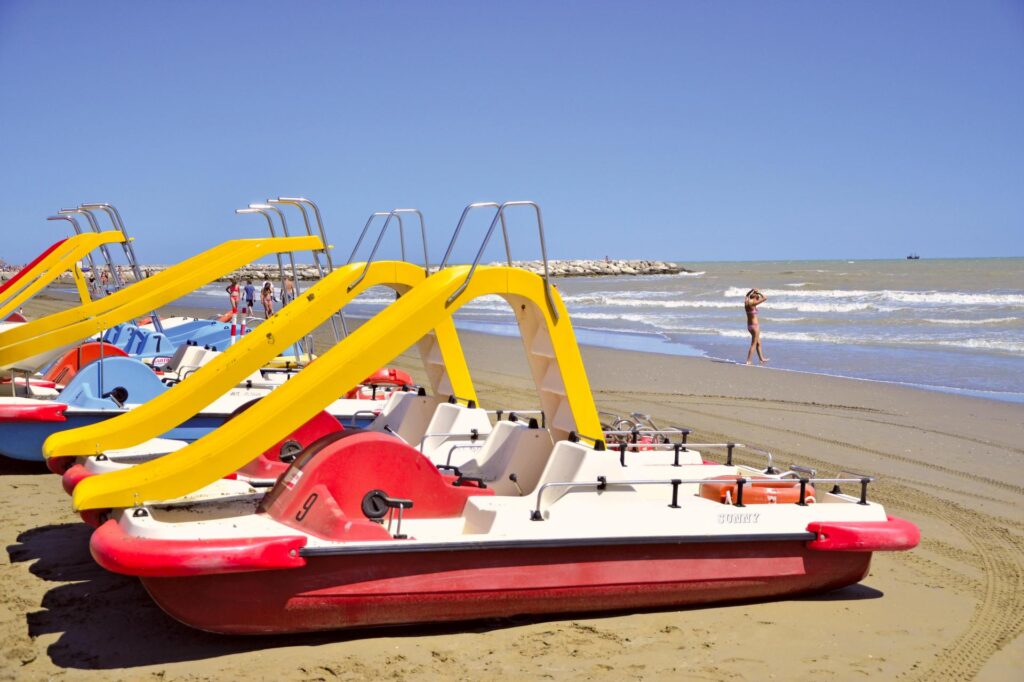 szeroka i piaszczysta plaża przy Mediterraneo Camping Village w Cavallino-Treporti (fot. materiały Eurocamp Polska)