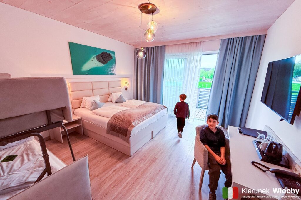 nasz pokój w Hotelu Rösch w Austrii, hotele w drodze do Włoch (fot. Łukasz Ropczyński, kierunekwlochy.pl)