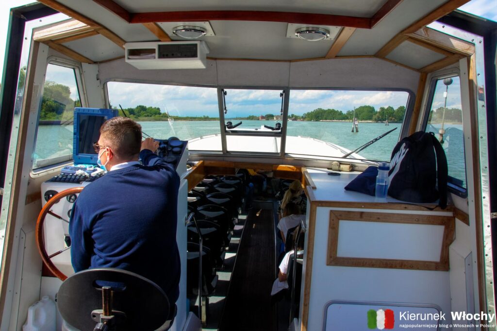 linia 9 - na zdjęciu - łączy wyspy Burano i Torcello, tramwaje wodne w Wenecji (fot. Łukasz Ropczyński, kierunekwlochy.pl)