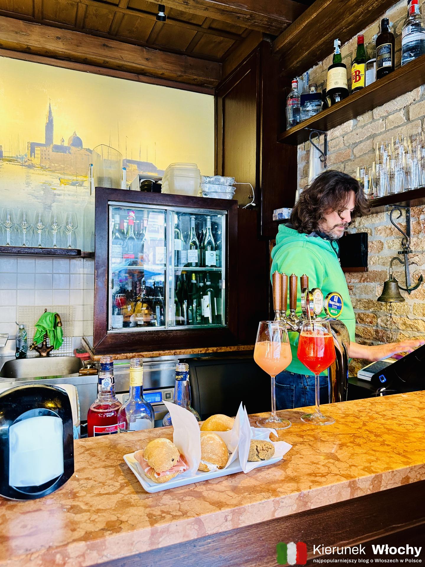 Al Mercà znajduje się niedaleko mostu Rialto (fot. Łukasz Ropczyński, kierunekwlochy.pl)
