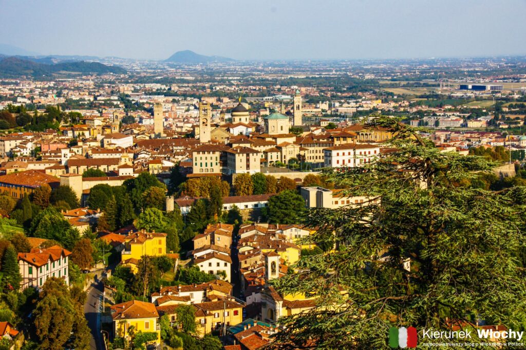 widok na Bergamo ze wzgórza San Vigilio (fot. Łukasz Ropczyński, kierunekwlochy.pl)