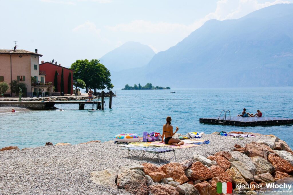 plaża w Brenzone sul Garda nad jeziorem Garda (fot. Łukasz Ropczyński, kierunekwlochy.pl)