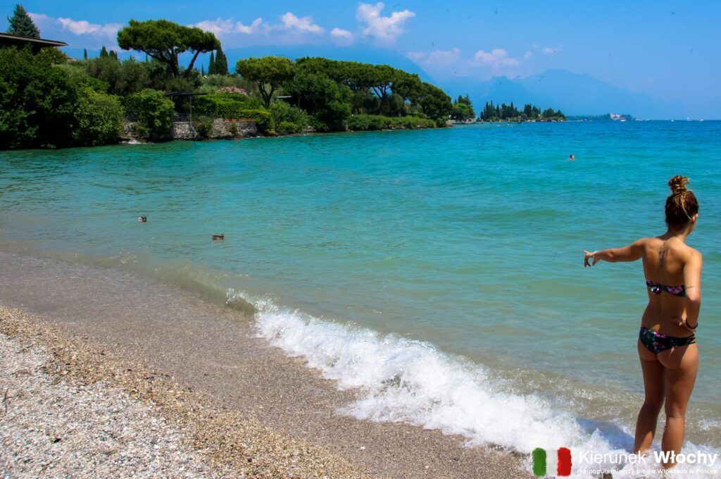 plaża Pisenze w Manerba del Garda nad jeziorem Garda (fot. Łukasz Ropczyński, kierunekwlochy.pl)