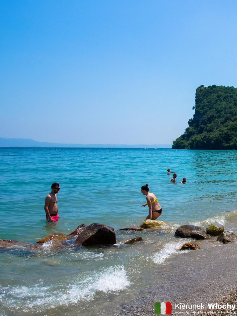 plaża w Manerba del Garda, Lombardia, Włochy (fot. Łukasz Ropczyński, kierunekwlochy.pl)