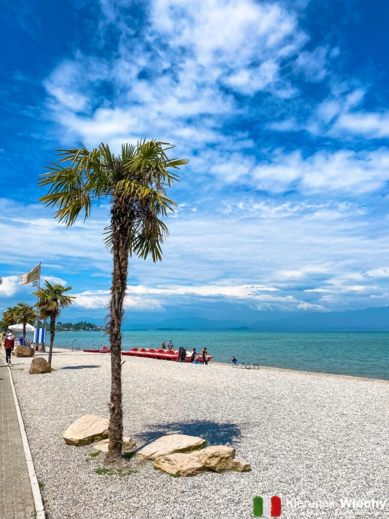 plaża w Peschiera del Garda, Lombardia, Włochy (fot. Łukasz Ropczyński, kierunekwlochy.pl)