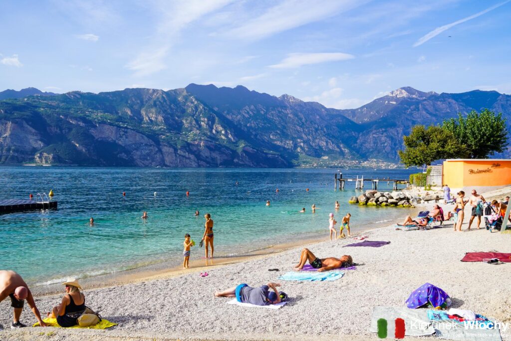 plaża w Malcesine nad jeziorem Garda (fot. Łukasz Ropczyński, kierunekwlochy.pl)