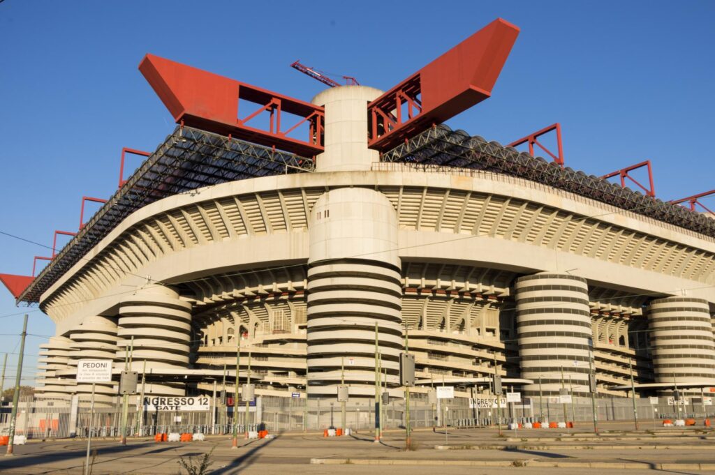 stadion San Siro (Stadion Giuseppego Meazzy) w Mediolanie może pomieścić nawet 85 tys. widzów