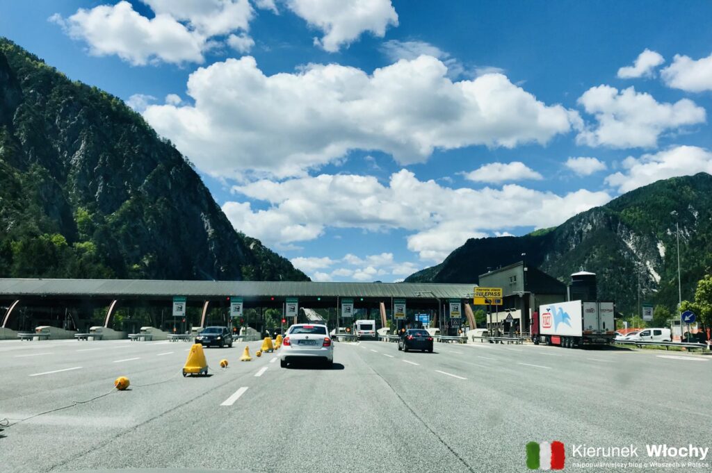 we Włoszech za przejazd autostradami płaci się na bramkach w zależności od długości przejechanego odcinka (fot. Joanna Ropczyńska, kierunekwlochy.pl)