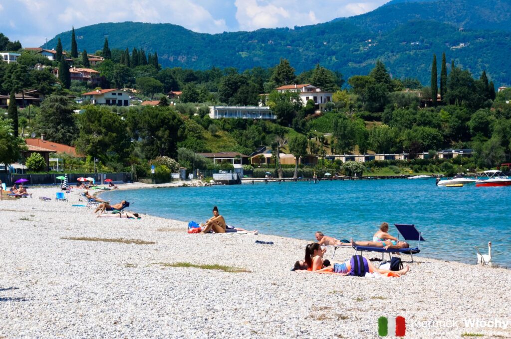 Spiaggia La Romantica, Manerba del Garda, jezioro Garda, Włochy (fot. Łukasz Ropczyński, kierunekwlochy.pl)